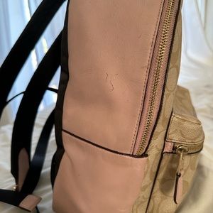 Coach Medium Charlie Backpack In
Signature Canvas